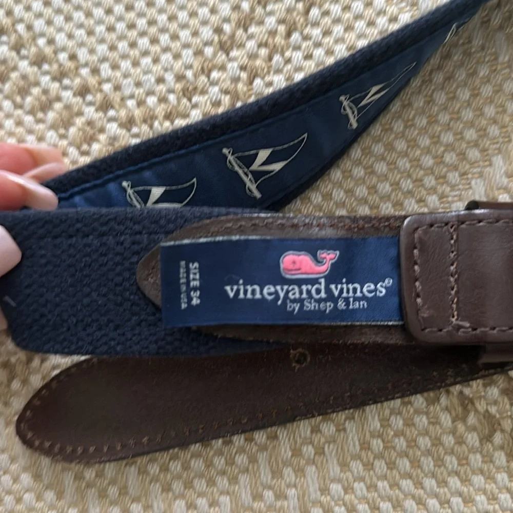 Vineyard Vines boys leather sailing flag belt size 34, brown and navy blue, EUC